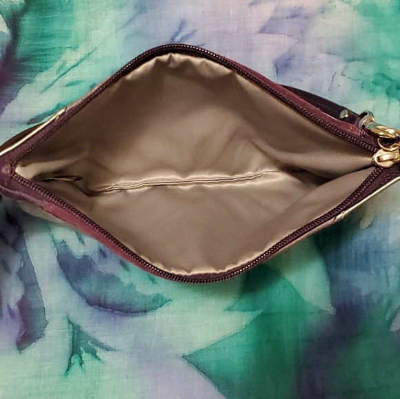 🌠 Coach Wristlet with Star Charm - Picture 4 of 8